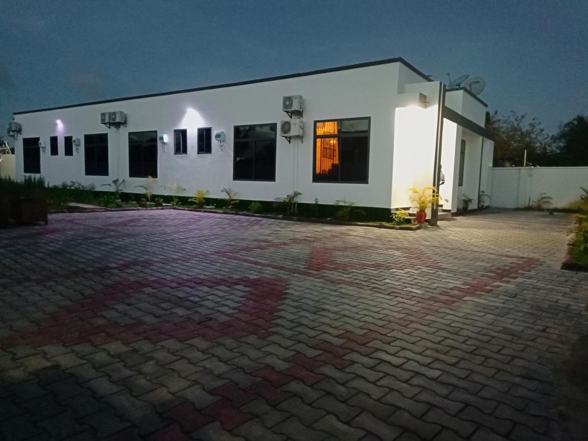 Chibuba Airport Accommodation Daressalam Exterior foto