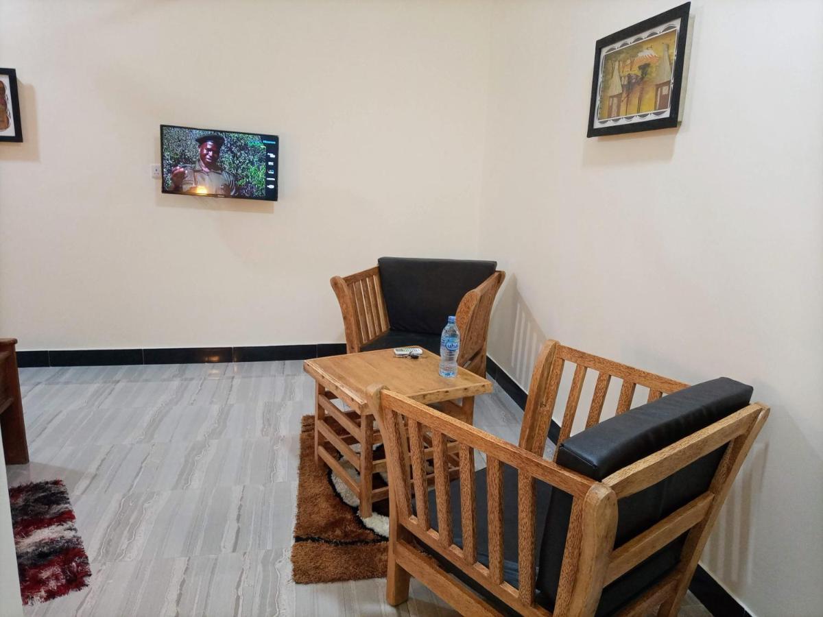 Chibuba Airport Accommodation Daressalam Exterior foto